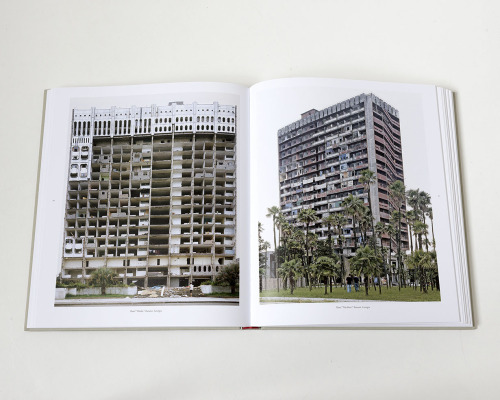 A few shots showing how MODERN FORMS. A Subjective Atlas of 20th Century Architecture,looks like! fi