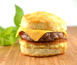 veganinspo:  Vegan Breakfast Biscuit