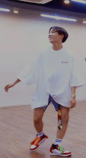 Requested By @sin-taehyung : Hobis Legs (cr)