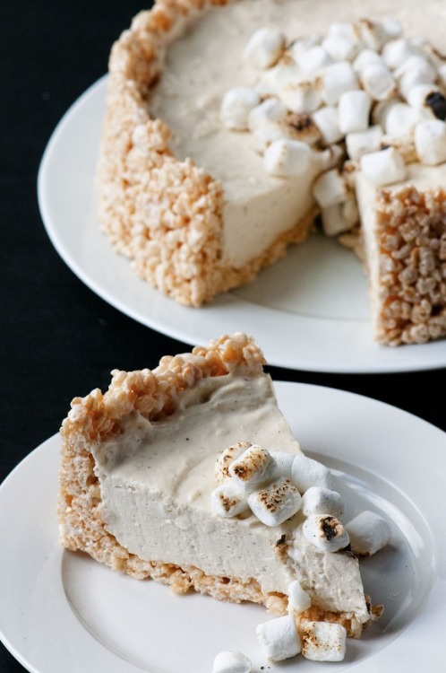 sweetoothgirl:  Toasted Marshmallow No Bake Cheesecake