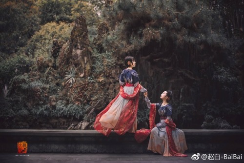 Traditional Chinese Hanfu and hair ornament.