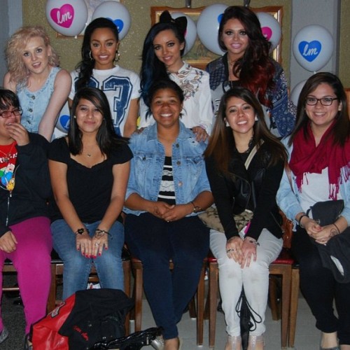 I still can not believe I met these incredible girls with the best friends a girl can ask for! HAHAHA I was sooooo excited I didn’t notice Jade had BOTH hands on my shoulders! AMAZING!! Hahaha LOVE THEM!!! 
