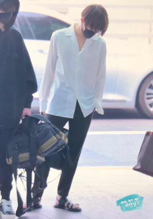 180514 incheon airport by a white day｡ thank you! ◇ please do not edit, and take out with credit｡