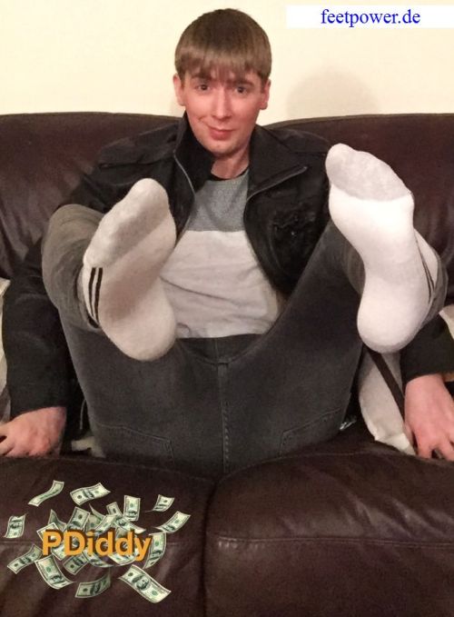 feetpower:  Master Pdiddy from Wales, often as well in France and Italy is back with 25 pics, check them out on http://www.feetpower.de