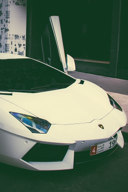 billionaired:  Aventador by Benoit 