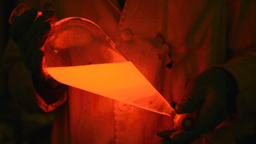 Playing With The Glowstick Reaction Using TCPO (bis(2,4,6-trichlorophenyl) Oxalate). 
