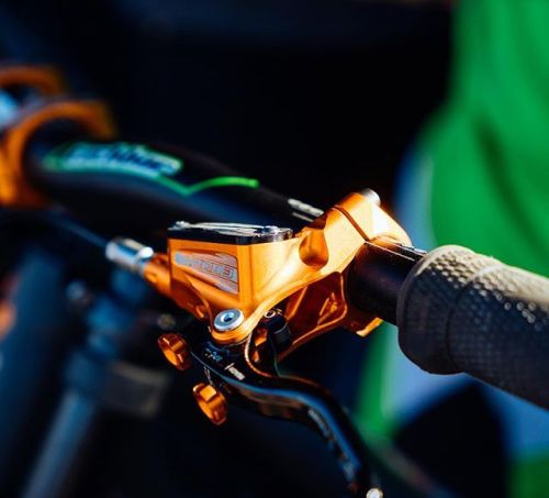 aces5050:  (via @hopetech - DH brakes- Tech 3 V4)