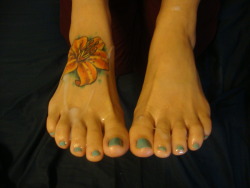 babydolls-feet:  http://babydolls-feet.tumblr.com «&lt; follow for all pics of my gfs feet 