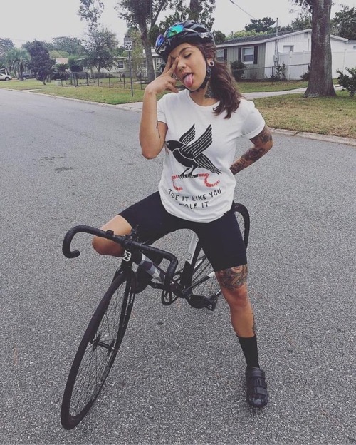 fixiegirls:Repost from @fullmetaljessie r i d e i t l i k e y o u s t o l e i t @eslabon.perdido #fi