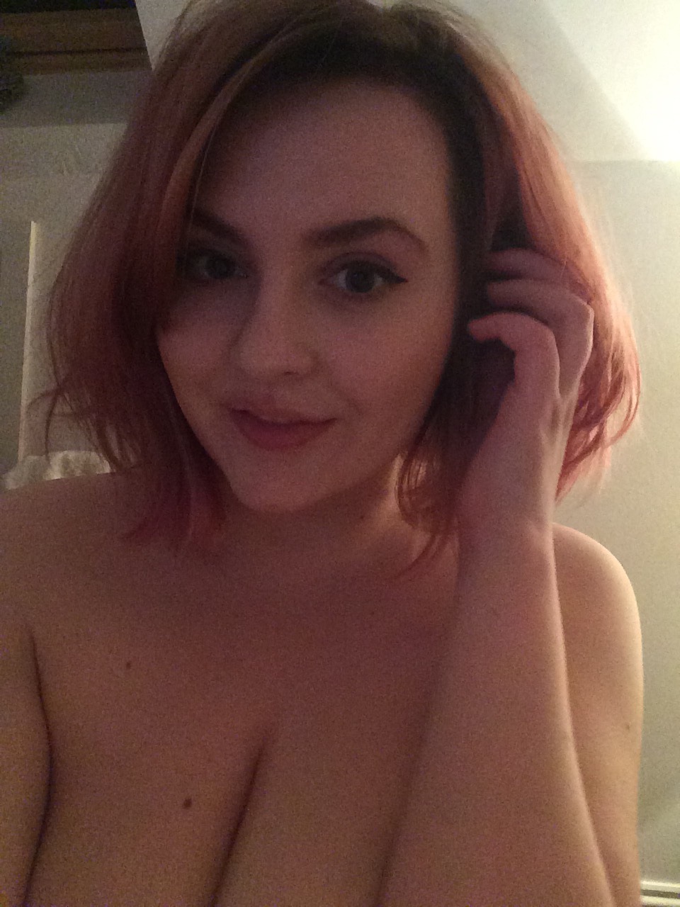 little-spoiled-brat:  pink hair chronicles  Those lips though 👌