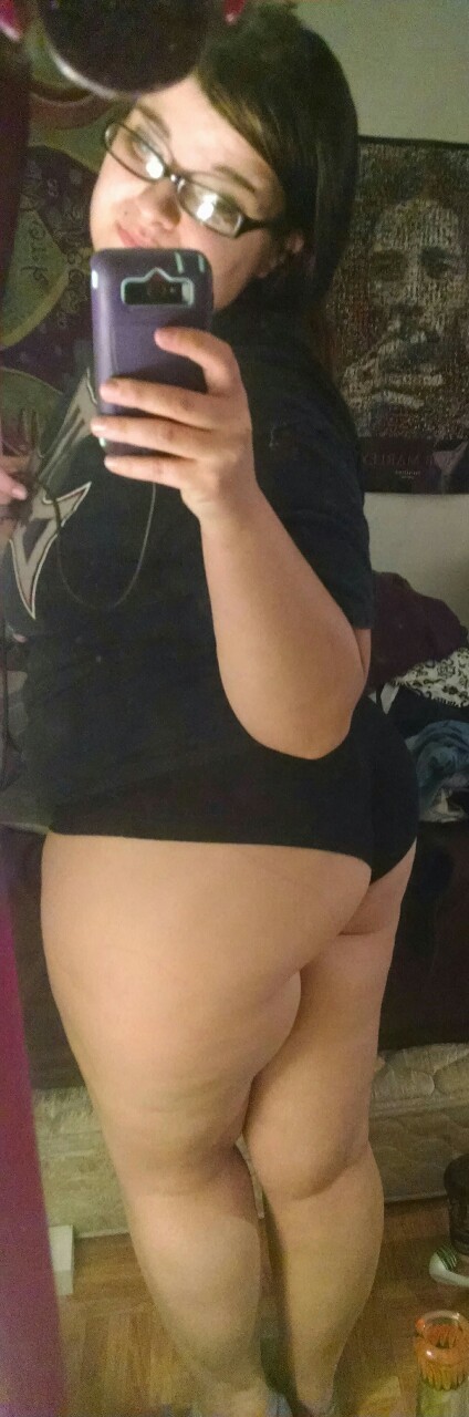 naugtyliz:  #naughtyliz  Booty shorts alert!