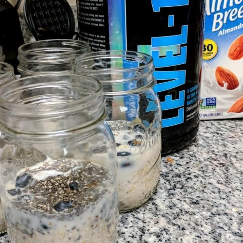 PROTEIN OVERNIGHT OATS If you struggle to hit your protein every day, or if you like delicious overn