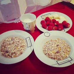 #Nom #Nom #Granola #Oats #Cheese #Strawberries