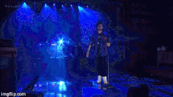 aafterglowin:  Showin his dance moves xx