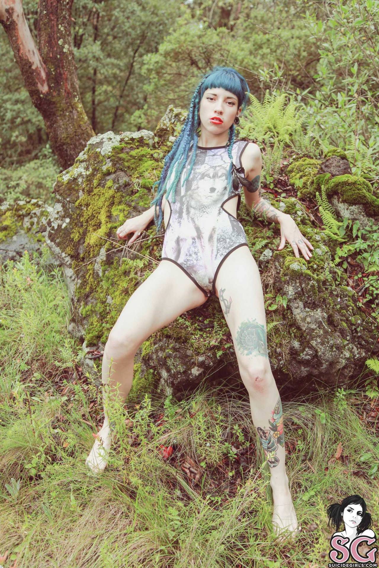 suicidegirlslover:  Wolf Suicide