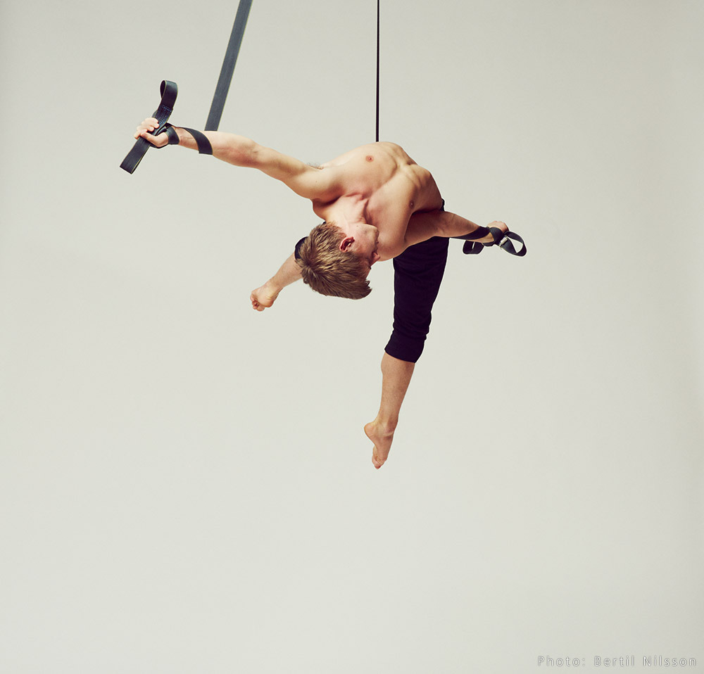 nationalcircus:  Joana Dias - Aerial Hoop - GRACIETTE Remy Archer - Aerial Straps