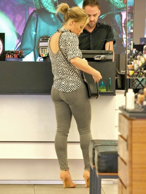 allthickwomen:  Hilary Duff 
