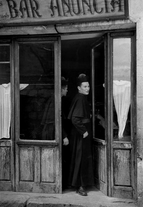 Spanish seminarian boys Leon and Castile photographed by Henri-Cartier Bresson in 1953.