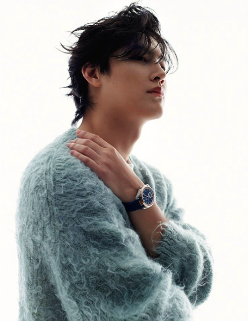 JAY B (GOT 7)Esquire Korea (January 2022)