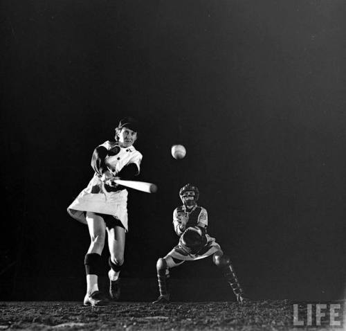 All-American Girls Professional Baseball League(Howard Sochurek. 1950)