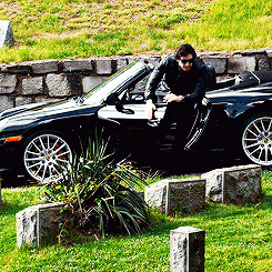 vivienvalentino: Kylo rolling up to Han’s funeral like.