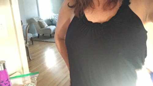 1boredwife: Making the kids lunches before I head off this morning to suck and fuck some stranger co