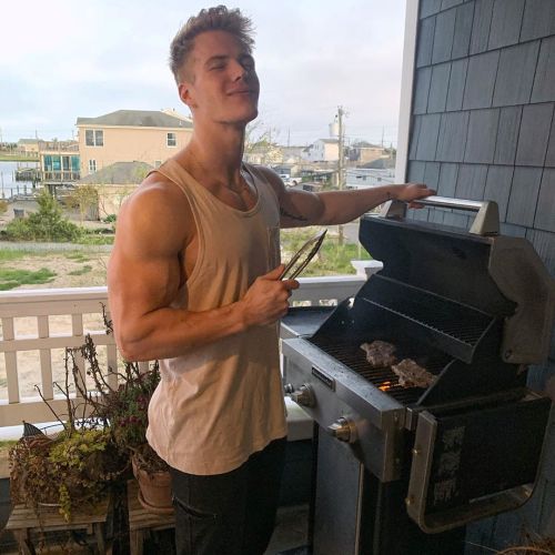 rippedmusclejock:All these tasty protein