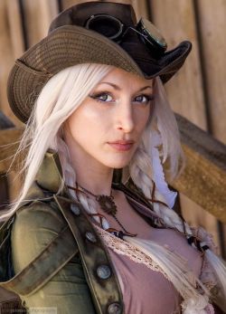 stunning-cowgirls:  Cowgirl