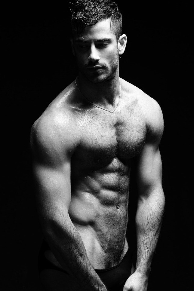 oofahpapa:  fuckinginthedark:   “….sexy, arty porn blog with all black backgrounds. 