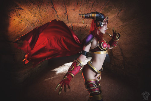 Alexstrasza the Red - World of Warcraft cosplay by Narga-Lifestream 
