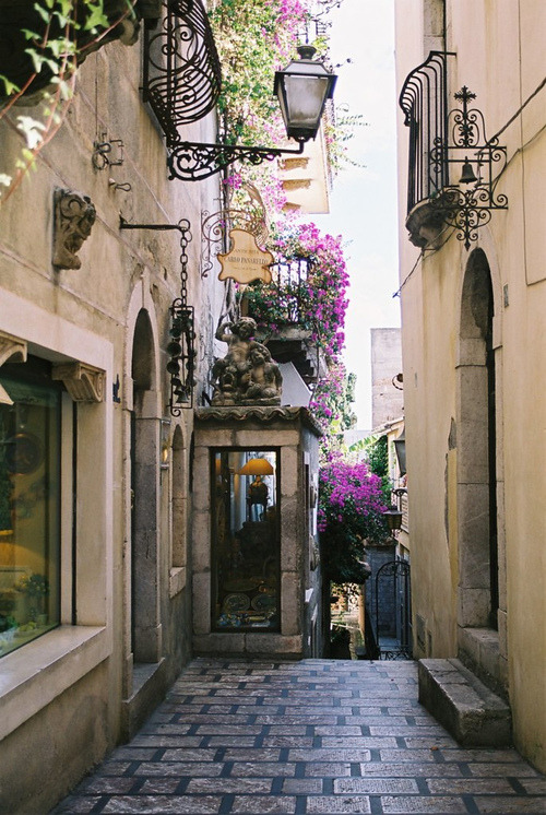 bluepueblo:  Narrow Street, Taormina, Italy  photo via carrie 
