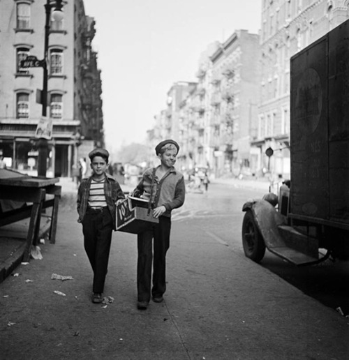 thefilmstage:Photos by a young Stanley Kubrick, taken in the 1940s while employed by Look Magaz