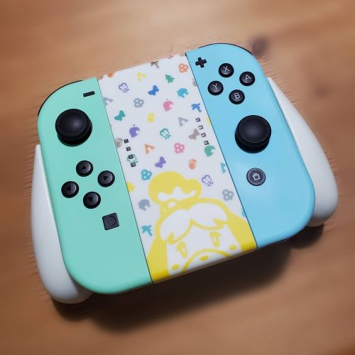 Got myself an Animal Crossing Joy-Con-Grip I think it looks so cute ❤#animalcrossing #animalcrossin