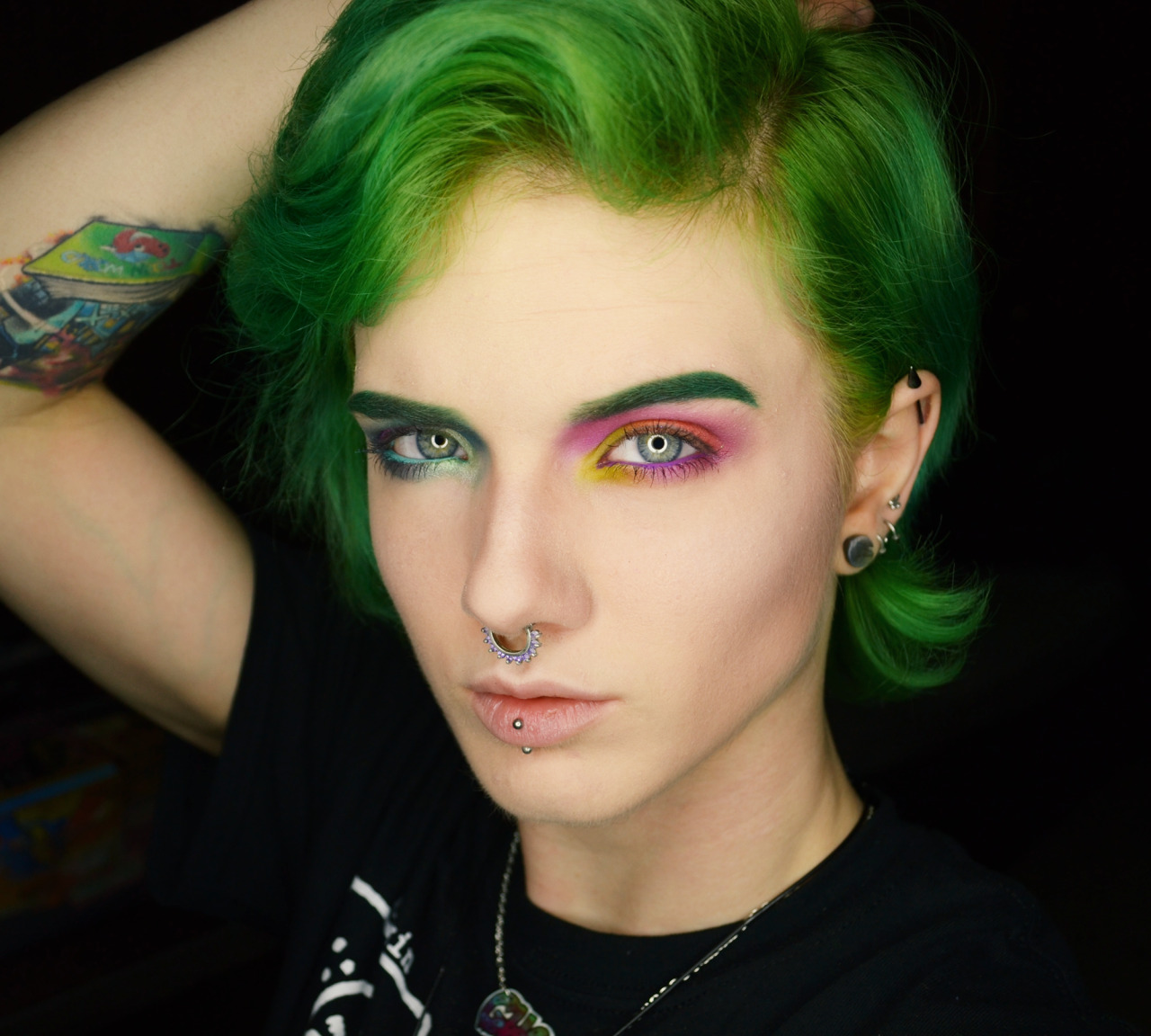 spectredeflector:  coordinates my makeup with my tattoo Lenses (only feat. bottom