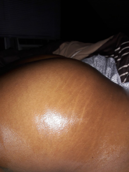 wifey-thick:  Reblog if you would rub her down with baby oil!!