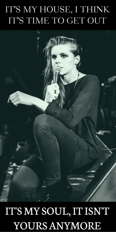 darlinyoullbeookay:  Hayley, Tay, and Lynn + Lyrics backgrounds for xPhotos from x / x / x