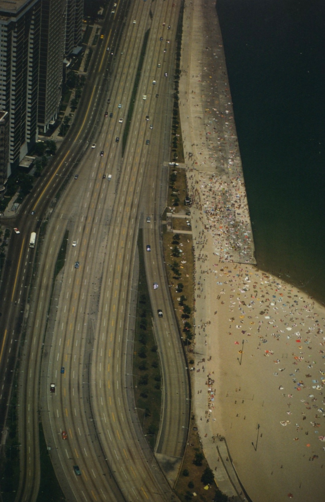 endilletante:  Ernst Haas, Color correction, Steidl, 2011.Chicago, Ill., 1978.