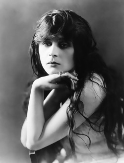 Theda Bara, 1915