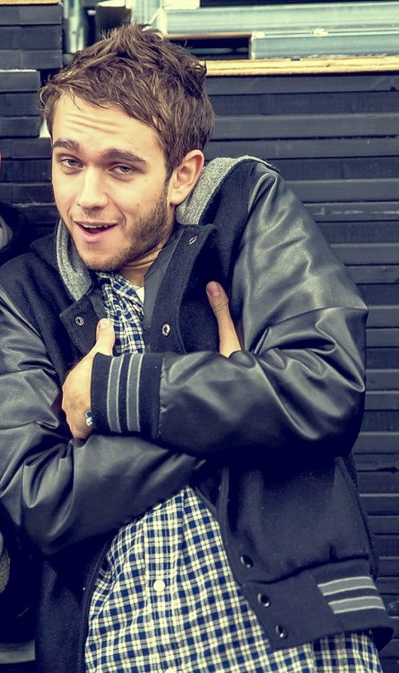 edm-for-the-soul:  Classy motherfucker to sexy goof XD