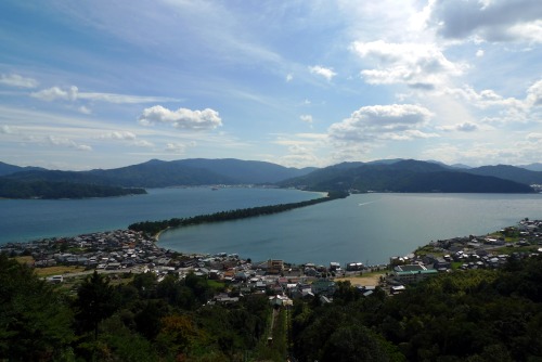 When i first went to Amanohashidate 天橋立, the famous pine-covered sandbank in northern Kyôto prefectu