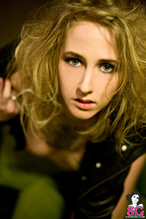 idreamofsuicidegirls:  Machete idreamofsuicidegirls.tumblr.com