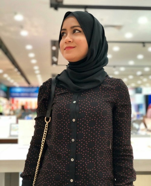 beautydeserve2bfucklikeananimal: awekmalaysiamantap: Bertudung pun cun, free hair pun cun. Haishh No