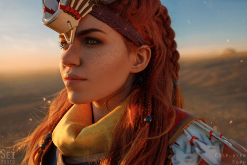 Just wanna share my Aloy cosplay with you.This suit took me about 300 hours of work: printing on fab