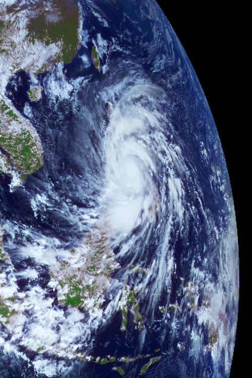 infinity-imagined:  Typhoon Haiyan, November 7th-9th, 2013. This category 5 super-typhoon is possibly the strongest landfalling tropical cyclone in recorded history, with sustained winds of 315 km/hour. Source images; Elektro-L, NOAA, Eumetsat. 