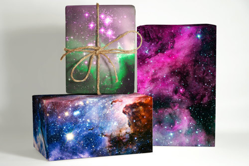 wordsnquotes:  culturenlifestyle: Contemporary Craft Wrapping Paper San Diego artist named “Chris” from Chroma Space Store loves to explore new themes and trends in the gift wrapping world. As Christmas rolls around the corner, we all want to be