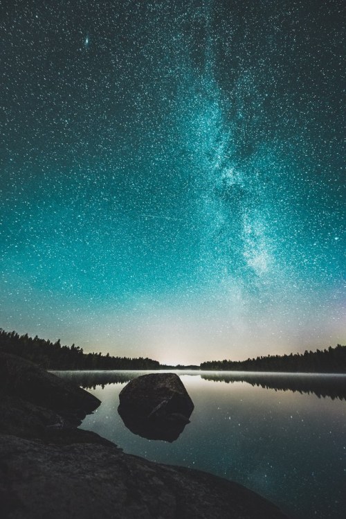 landscape-photo-graphy: Night Skies Over Finland &amp; Iceland Saturated with Stars Photographed