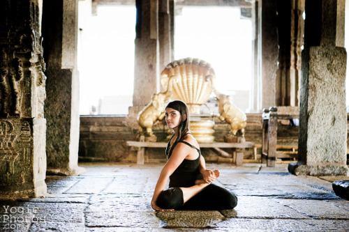 Siobhan Sears in Srirangapatna, India.www.siobhansears.comPhotography by Christine Hewitt © yogicpho