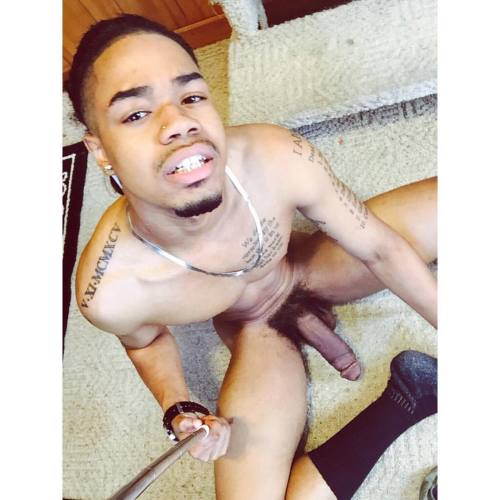 gdr1:  mrmiller41:  Damm bjay I always new yo dick was big as hell   Creme d’ la’ Creme