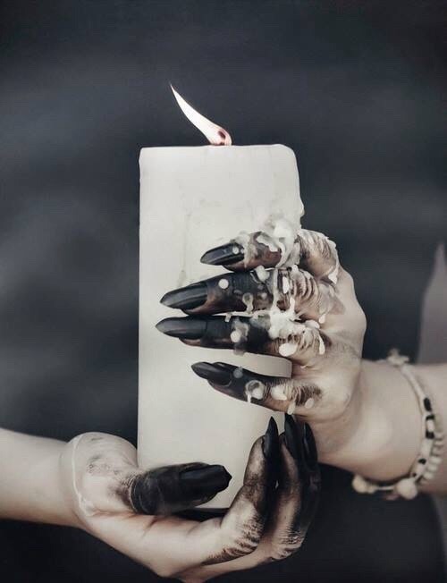 hoaxvault:  by Dazy Graves 