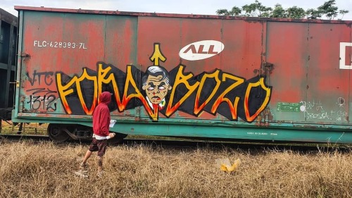 “Bozo Out!”Anti-Bolsonaro train graffiti in Brazil